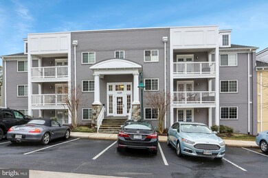 4129 S Four Mile Run Dr unit 204, Arlington, VA 22204 - photo 2