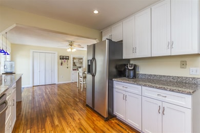 58 Robinhood Rd, Nashua, NH 03062 - photo 2