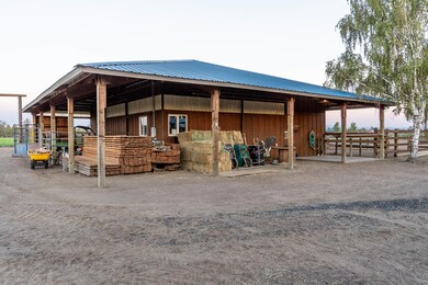 Exterior-Horse-Barn-Oregon-Dodds-Road