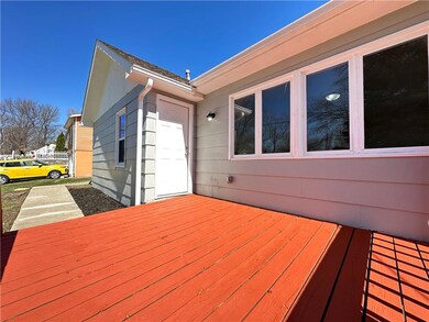 4213 SE 8th St, Des Moines, IA 50315 - photo 3