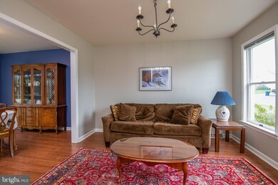 921 Cacoosing Dr, Reading, PA 19608 - photo 5