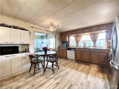 1303 Tropical Circle Dr, Mission, TX 78572 - photo 5