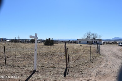 325 W Quail Rd, Paulden, AZ 86334 - photo 2