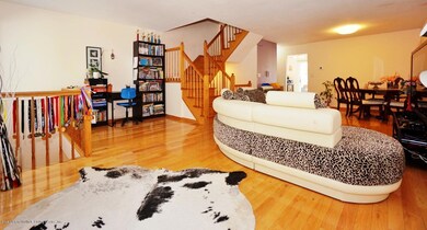 (7) LIVING ROOM