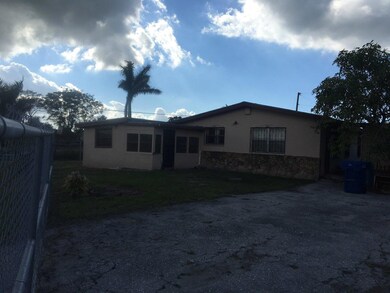 698 SW 8th St, Belle Glade, FL 33430 - photo 3