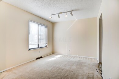 6293 Bidwell Ln, Columbus, OH 43213 - photo 6