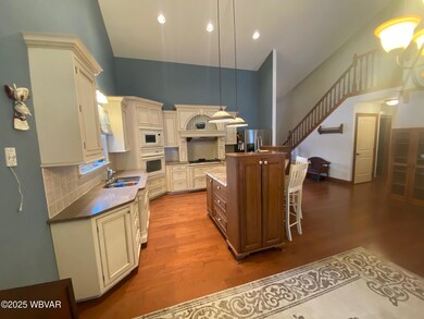 10 Doe Kitchen alternate view