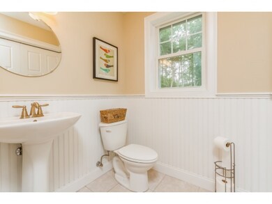 22 Valleyview Dr, MerriMacK, NH 03054 - photo 7