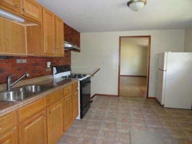 unlisted-address, Carpentersville, IL 60110 - photo 4