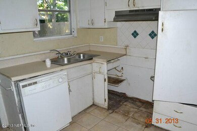 7050 Pamela Dr, Jacksonville, FL 32210 - photo 5