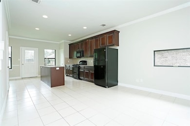990 Grenshaw St unit B, Houston, TX 77088 - photo 2