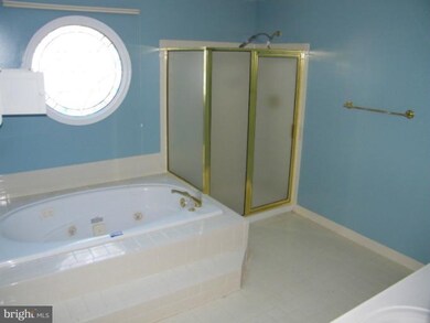 5445 Ashleigh Rd, Fairfax, VA 22030 - photo 3