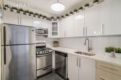 200 Central Park S unit 3F, New York, NY 10019 - photo 5