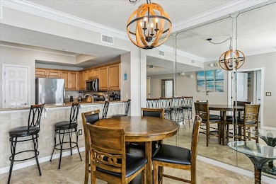 10-8575 Gulf Blvd Unit 902-5 dining