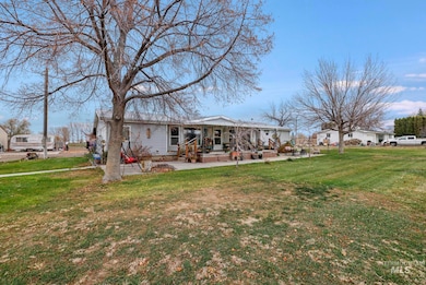 518 Sawtooth Ave, Buhl, ID 83316 - photo 2