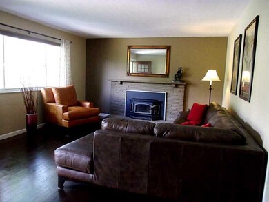 Living Room. Spacious & Bright w/ Log Burning Fire