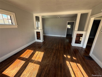 1123 Wells St, Port Huron, MI 48060 - photo 6