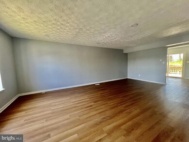 818 Sleepy Hollow Ct, Edgewood, MD 21040 - photo 2