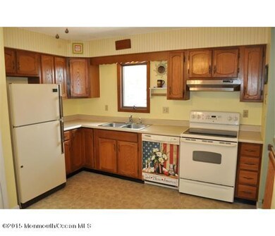 Eat-in kitchen