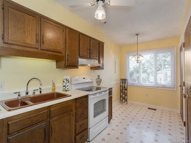 33 Hollybrook Dr unit 3, Asheville, NC 28803 - photo 5