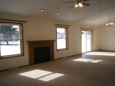 217 Genesis Dr, Evansville, WI 53536 - photo 4