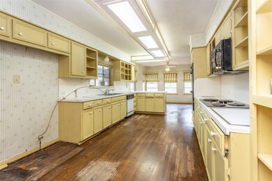 920 S Lindsay St, Gainesville, TX 76240 - photo 6