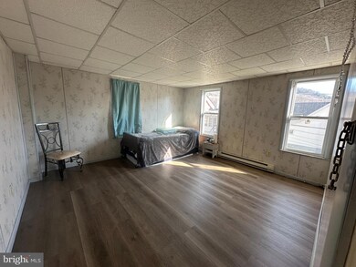 9 N Greenwood St, Tamaqua, PA 18252 - photo 6