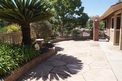 8543 Circle r Valley Ln, Escondido, CA 92026 - photo 5