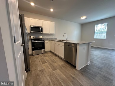 427 W Tevis St, Winchester, VA 22601 - photo 5