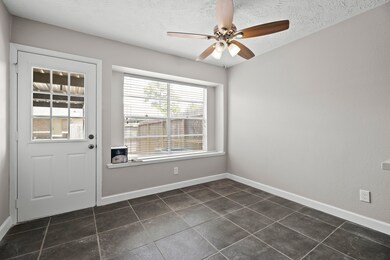 3772 Laura Leigh Dr, Friendswood, TX 77546 - photo 3