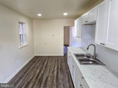 251 S Penn St, York, PA 17401 - photo 3