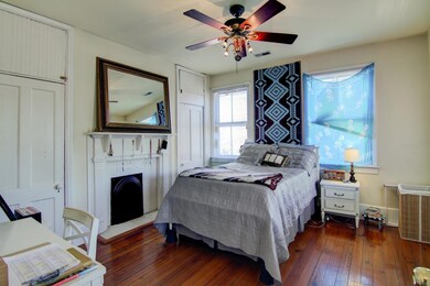 527 B bedroom