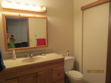 804 Wildrose bath 1