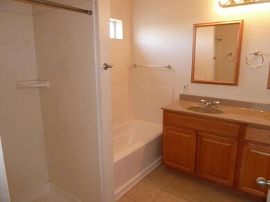 8218 E Broadway 009