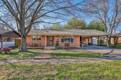 1708 Morningside Dr, Gainesville, TX 76240 - photo 2