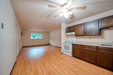 91 Capitol Hill Dr unit 91G, Londonderry, NH 03053 - photo 2