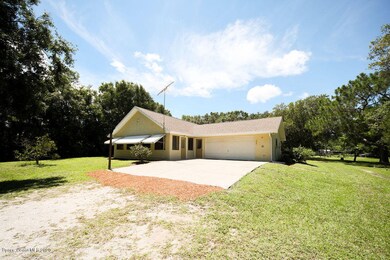 5280 Mango Garage view