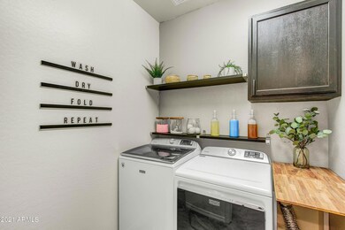 3225 W Pollack St-12