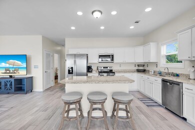 Kitchen w/ Eat at Island