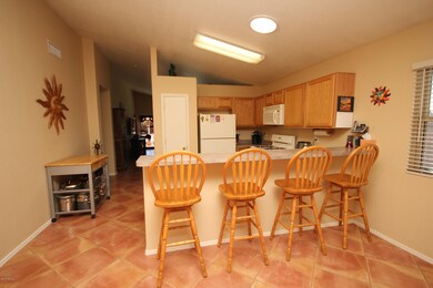 Kitchen & Breakfast Bar