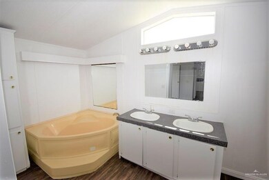 Master Bathroom - Tub View