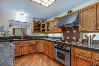 61085 Minaret Cir, Bend, OR 97702 - photo 5