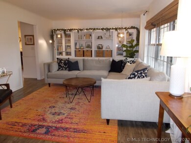 925 W Oakland St, Broken Arrow, OK 74012 - photo 2