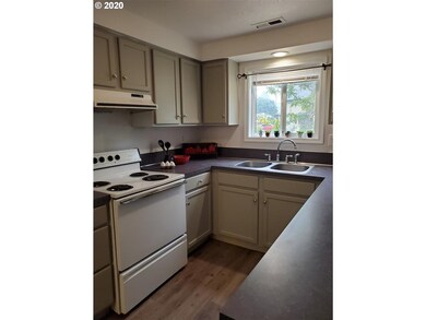 544 SW 1st St, Sheridan, OR 97378 - photo 4