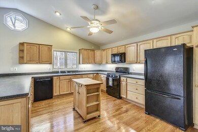 8312 Chartwell Ct, Annandale, VA 22003 - photo 7