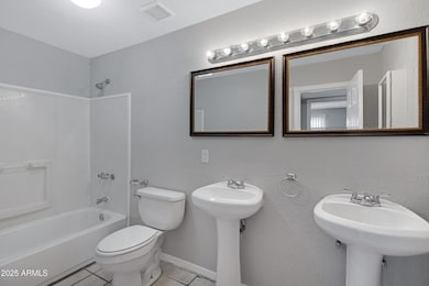 509 W 10th St-23