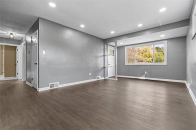 429 Elwood Dr, Pittsburgh, PA 15235 - photo 6