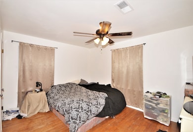 1514 W Lang St, Alvin, TX 77511 - photo 7