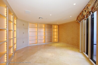 3 Den (Water Views)