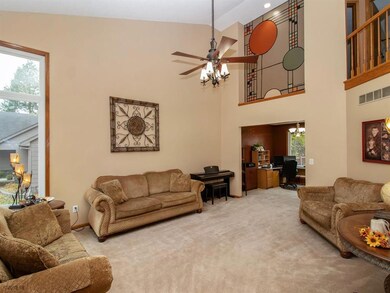 4713 Crestmoor Dr, Des Moines, IA 50310 - photo 4